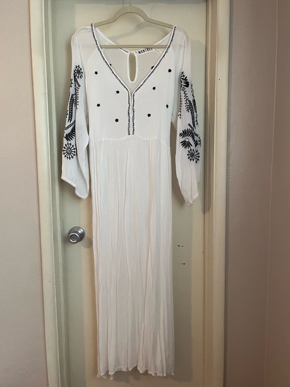 Montrez White Embroidered Boho Maxi Dress